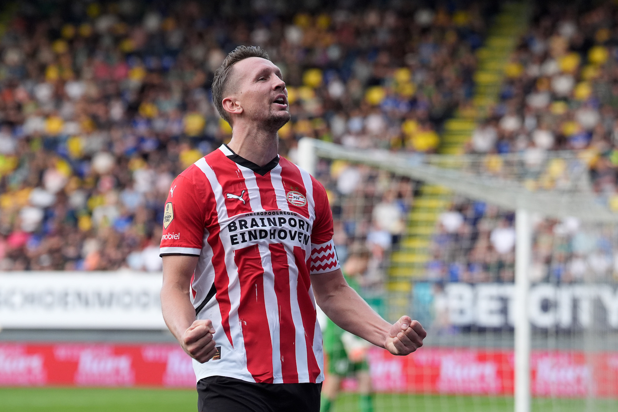 Luuk maakt zijn eerste in het Fortuna Sittard Stadion