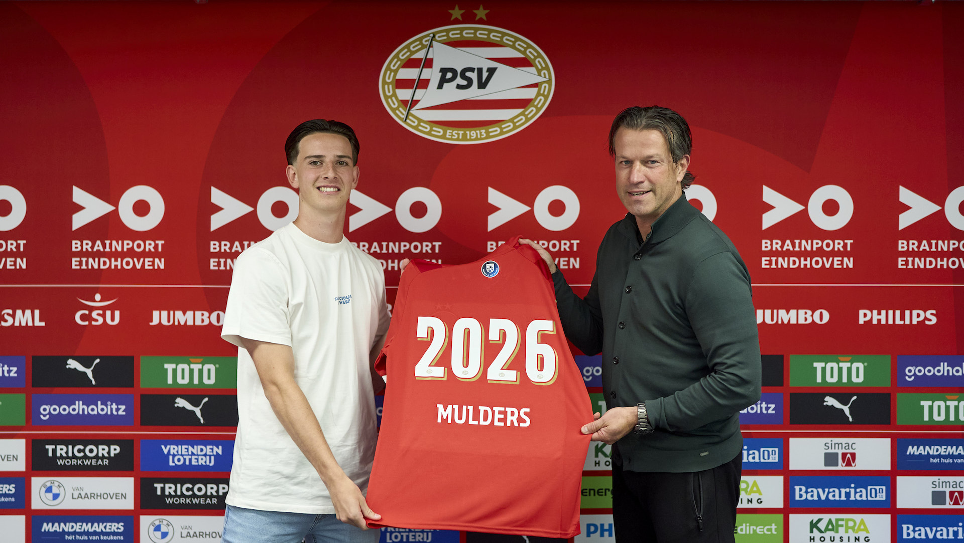 PSV - Profcontract | Boet Mulders tekent eerste contract