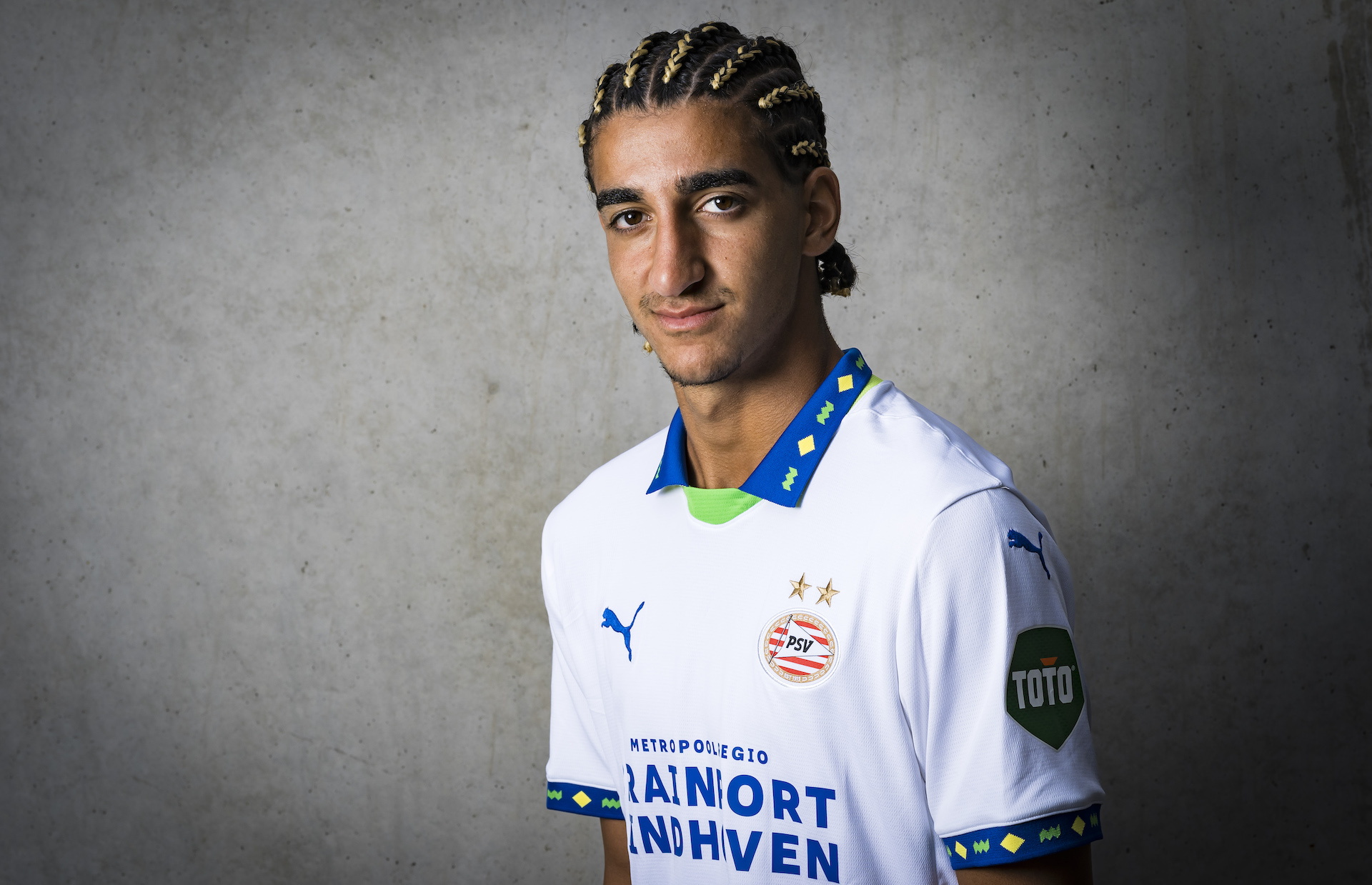 PSV - Contractnieuws | PSV verlengt contract 19-jarige Tay Abed