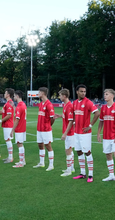Selectie | Jong PSV met nieuwe lichting aan het seizoen begonnen